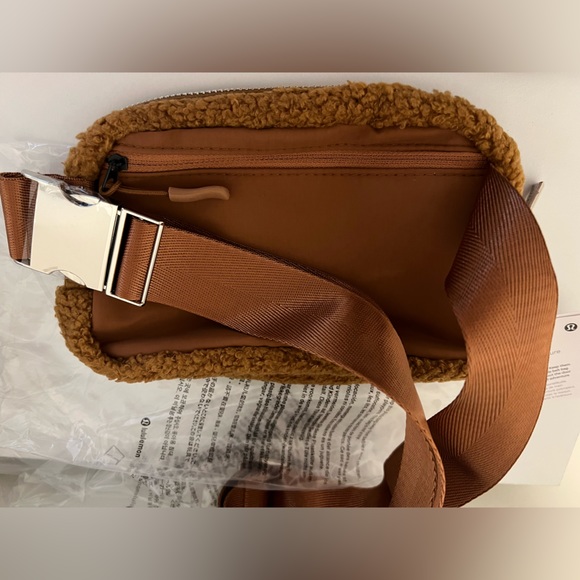 Lululemon Everywhere Belt Bag Teddy Brown - Picture 2 of 2